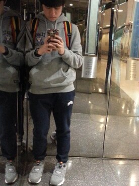 「アイテム（その他シューズ、グレー系）」を使った、JackyCWHさん（メンズ・170cm）の冬コーディネート