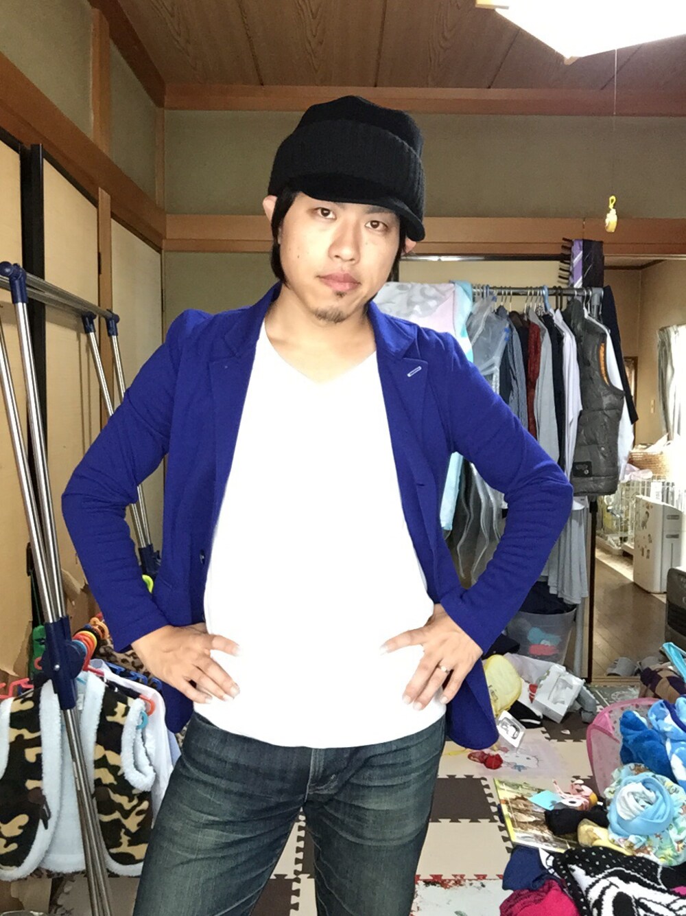 「wjkのアイテム（Tシャツ/カットソー、ホワイト系）」を使った、いすやさん（メンズ・166cm）の秋コーディネートの1枚目の写真