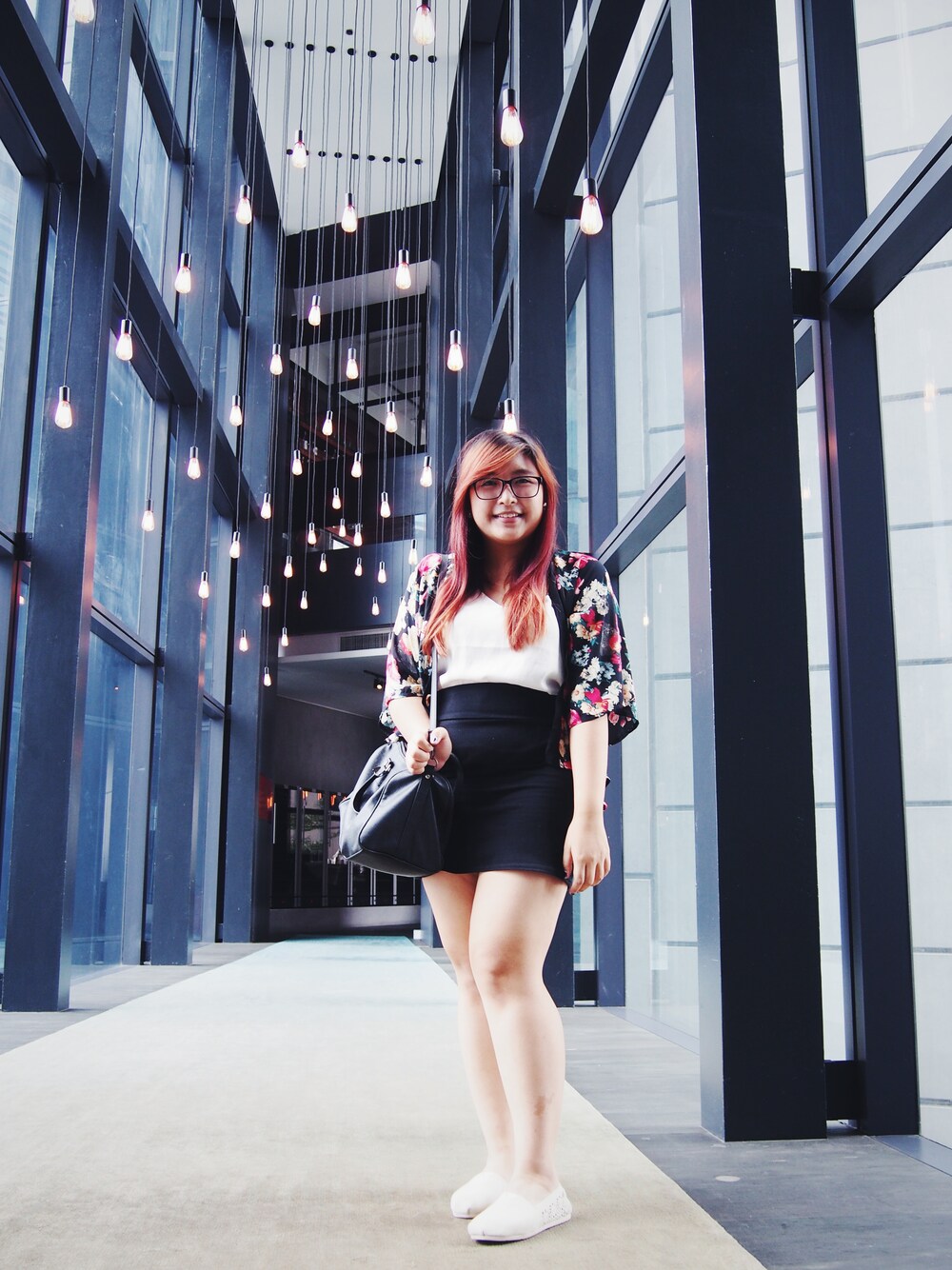 「ootd、mbstyloafw、classy、floral、kimono、malaysia、jessytheklchic、event 、teatime」｜「ZaloraのWhite Loofer Lace Shoe（その他シューズ、ホワイト系）」を使った、JessyTheKLChicさん（レディース・175cm）の秋コーディネートの1枚目の写真
