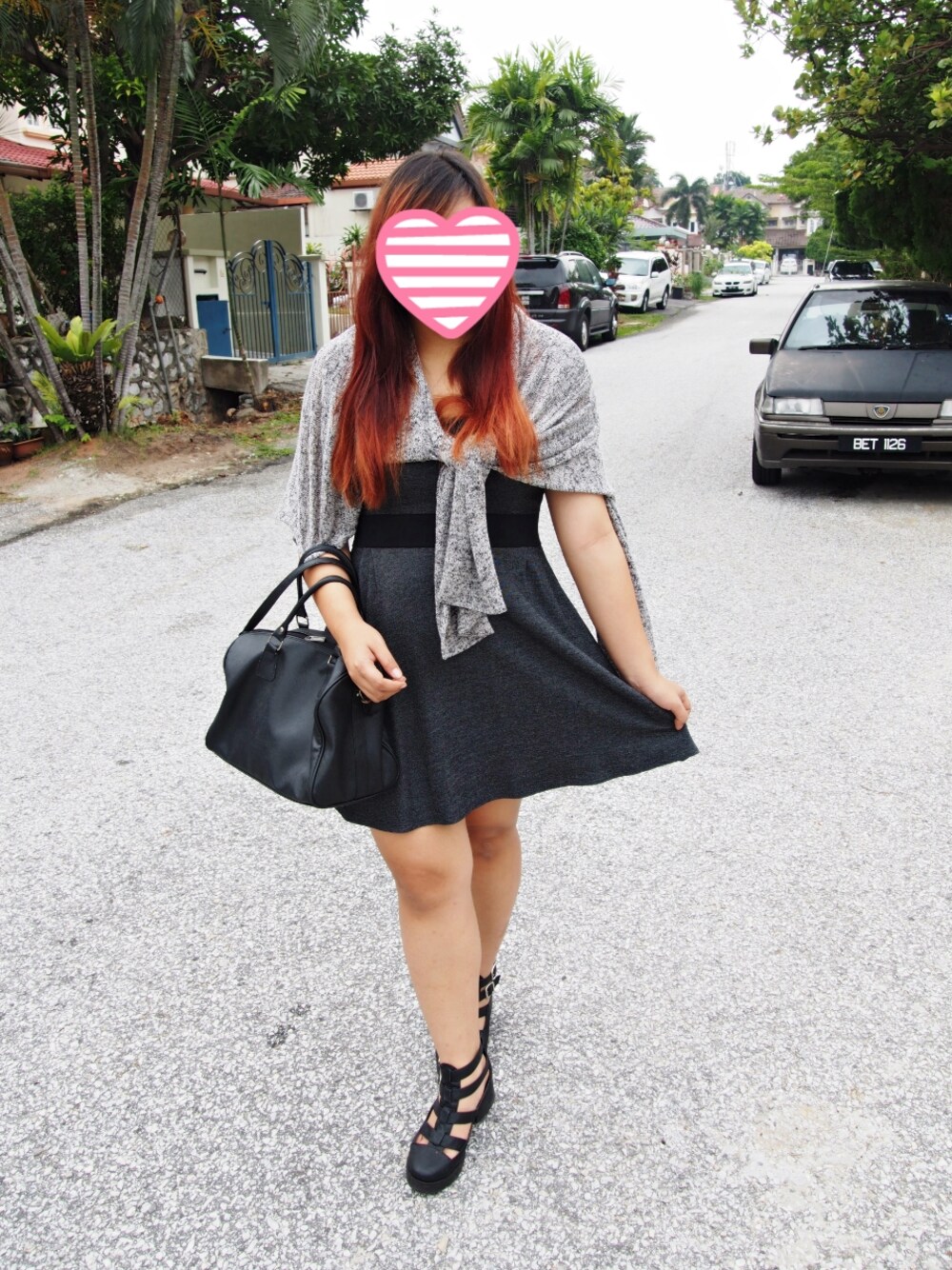 「grey、ootd、malaysia、jessytheklchic、mbstyloafw、weekend」｜「kitschenのGrey Sleeveless Skater Dress（ドレス、グレー系）」を使った、JessyTheKLChicさん（レディース・160cm）の秋コーディネートの1枚目の写真