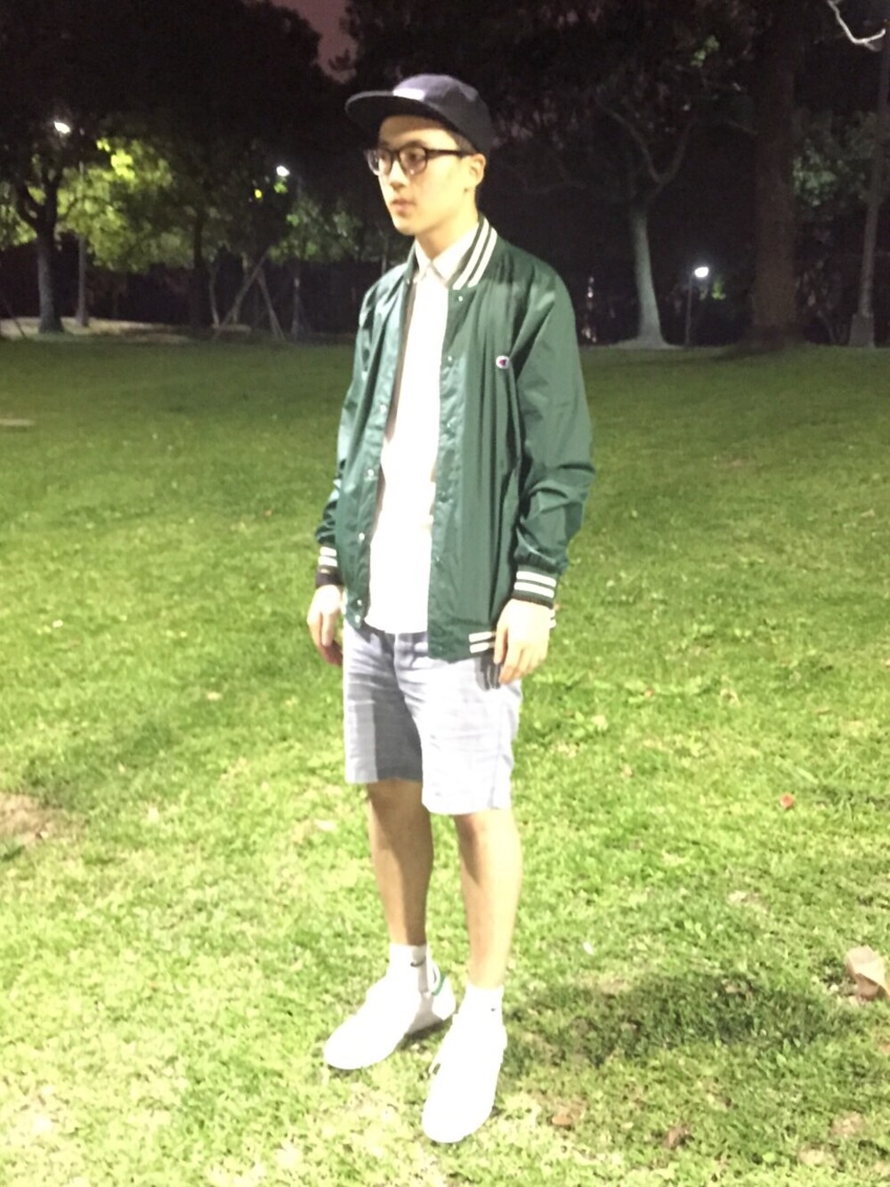 「Champion、supreme、slvdr、NIKE、The POOL AOYAMA」｜「Championのアイテム（ナイロンジャケット、グリーン系）」を使った、Jerome吳承勳さん（メンズ・174cm）の春コーディネートの1枚目の写真