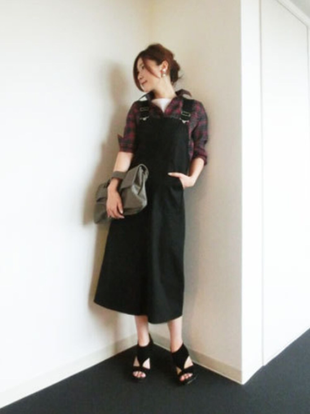 「チェックシャツ、styledeli、スタイルデリ」｜「STYLE DELIのチェック柄シャツ（シャツ/ブラウス、レッド系）」を使った、STYELEDELIさん（レディース・165cm）の秋コーディネートの1枚目の写真