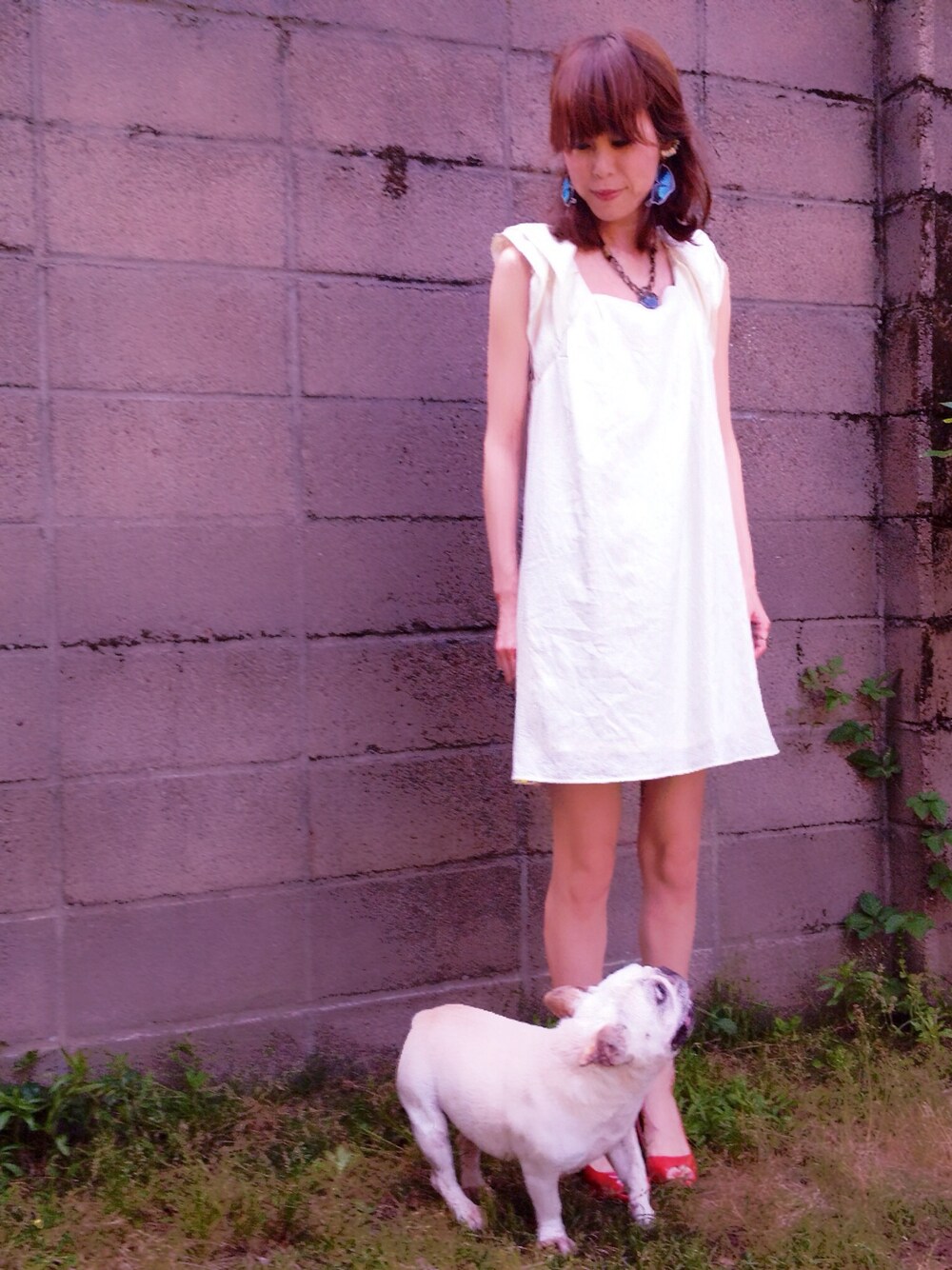 「ピアス、チョーカー、jun okamoto、white、蝶々柄、白ワンピース、バタフライ、Butterfly」｜「reinette et mirabelleのReinette et Mirabelleバタフライチョーカー（ネックレス、ブルー系）」を使った、Mayumi Yoshidaさん（レディース・165cm）の夏コーディネートの1枚目の写真