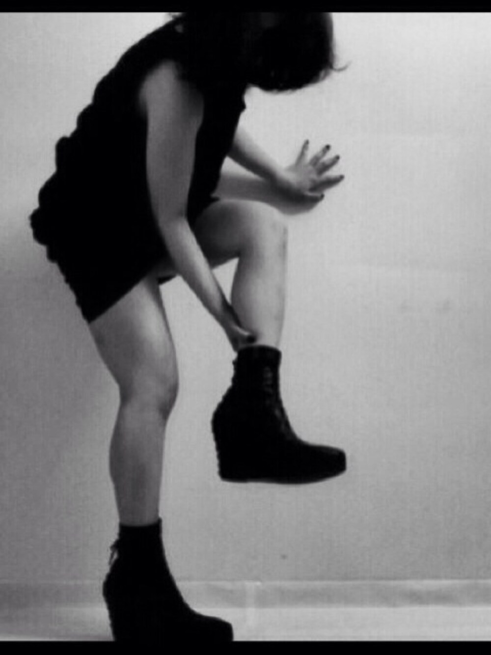 「Ann Demeulemeester、minami soma」｜「Ann DEMEULEMEESTERのバックレースアップブーツ（ブーツ、ブラック系）」を使った、lcさん（レディース・159cm）の春コーディネートの1枚目の写真