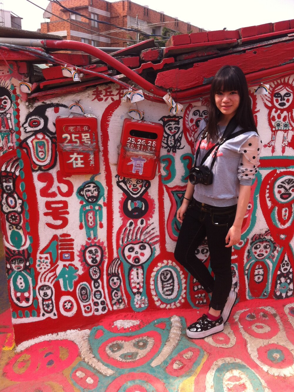 「travel、Taiwan、play」｜「canonのアイテム（カメラ/カメラグッズ、ブラック系）」を使った、Ceciさん（レディース・156cm）の秋コーディネートの1枚目の写真