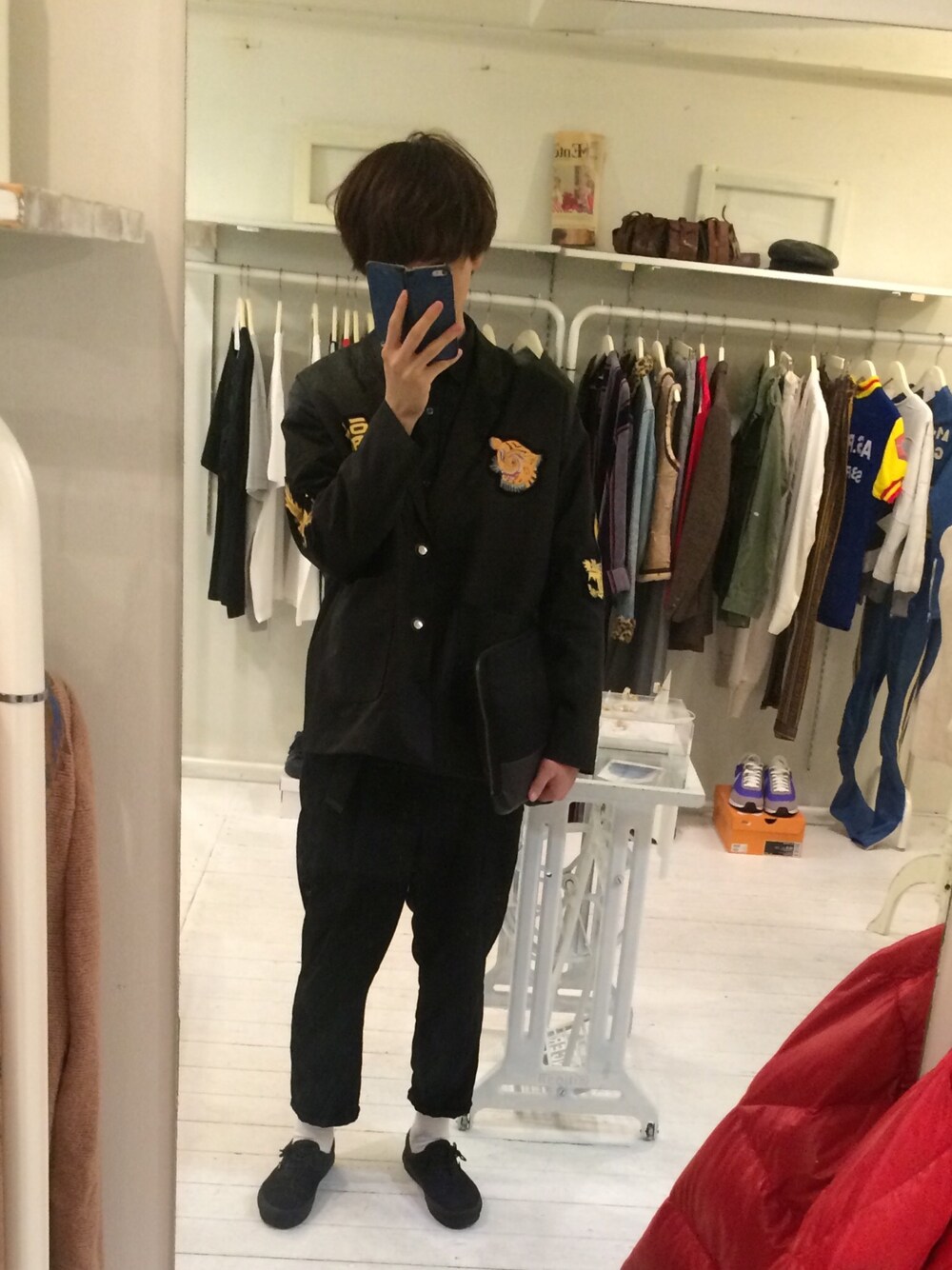 「elephant TRIBAL fabrics、elephantTRIBALfabrics、VANS、ハレ、ハレ(HARE)、HARE、モンキータイム、MONKEY TIME、LITTLEBIG」｜「HAREのアイテム（パンツ、ブラック系）」を使った、おりかつおさん（メンズ・176cm）の秋コーディネートの1枚目の写真