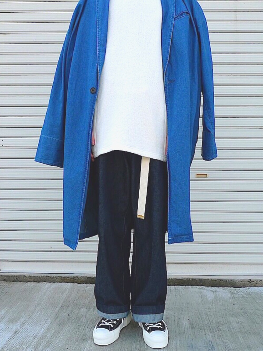 「neonsign、banalchicbizarre、ootd、春コーデ、ワイドパンツ、デニム、デニムオンデニム、厚底、ビッグシルエット、spring」｜「NEONSIGNのアイテム（デニムパンツ、その他）」を使った、おりかつおさん（メンズ・176cm）の春コーディネートの1枚目の写真