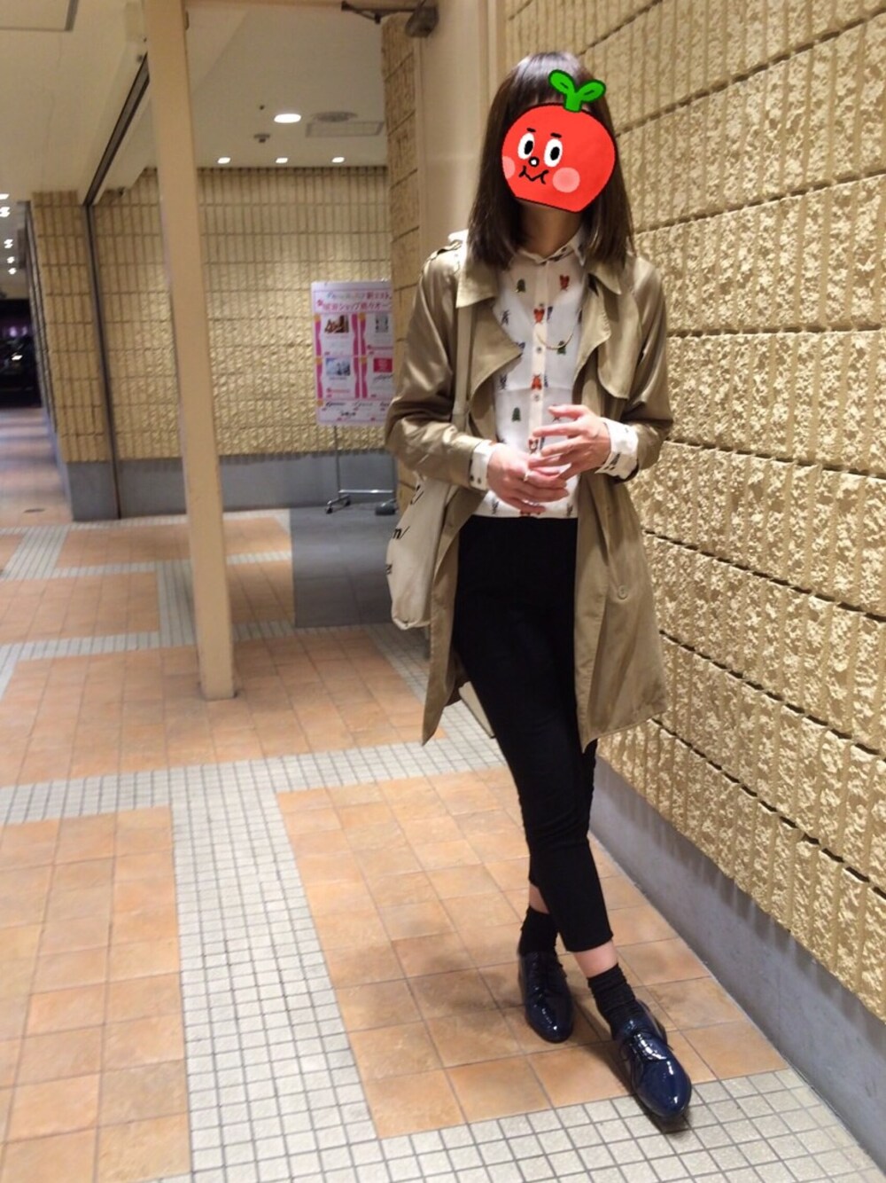 「トレンチコート、昆虫柄、エナメルシューズ」｜「ORiental TRafficのエナメルレースアップシューズ（シューズ、ブルー系）」を使った、毒りんご♡さん（レディース・170cm）の春コーディネートの1枚目の写真