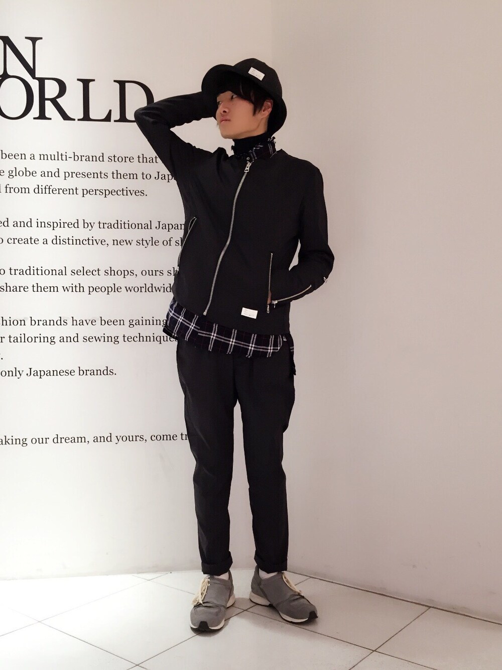 ブルー系のトップス、その他のその他、グレー系のその他を着用したメンズの冬コーディネートの1枚目の写真