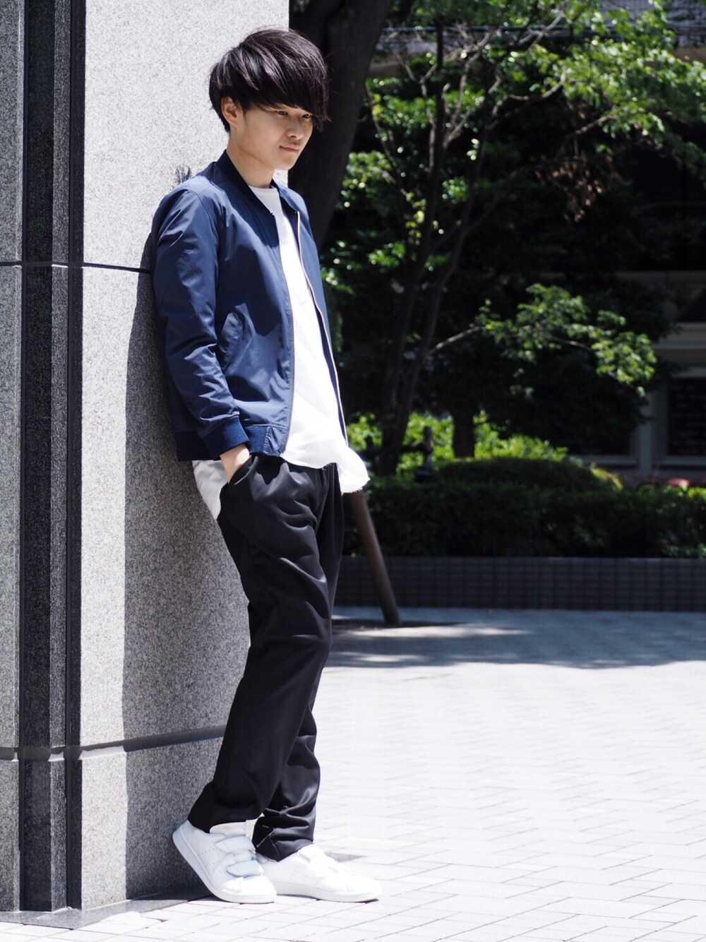 「STUDIOUS、STUDIOUS SELECT(STUDIOUS SELECT)、シンプルスタイル、アンクルパンツ、夏、秋冬、秋冬新作、秋冬コーデ、夏コーデ、レイヤードスタイル」｜「STUDIOUSのSTUDIOUS テンセルストレッチレイヤードTシャツ（Tシャツ/カットソー、ホワイト系）」を使った、Ryoさん（メンズ・168cm）の夏コーディネートの1枚目の写真