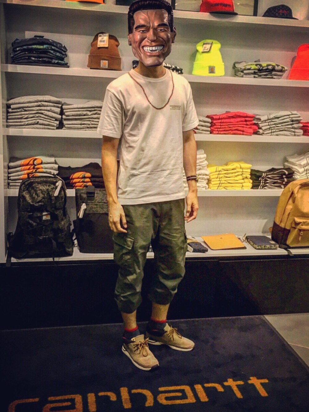 「Carhartt WIP(Carhartt WIP)、outfitoftheday」｜「NEIGHBORHOODのアイテム（Tシャツ/カットソー、ホワイト系）」を使った、LIALさん（メンズ・173cm）の秋コーディネートの1枚目の写真