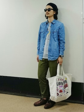 「BLUE WORK（ブルーワーク）のアイテム（パンツ）」を使った、AKIRAKUBOTAさん（メンズ・171cm・30代）の春コーディネート