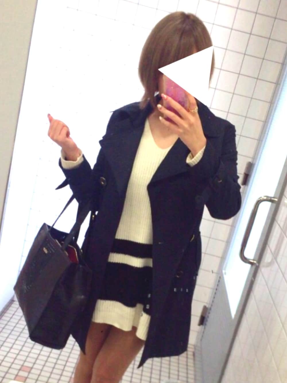 「大学生、トレンチコート、ニット、ニットワンピース、秋のコーデ、金髪、INGNI、CECIL McBEE」｜「CECIL McBEEのアイテム（トレンチコート、ブルー系）」を使った、安梨加(aryunyan)さん（レディース・161cm）の秋コーディネートの1枚目の写真