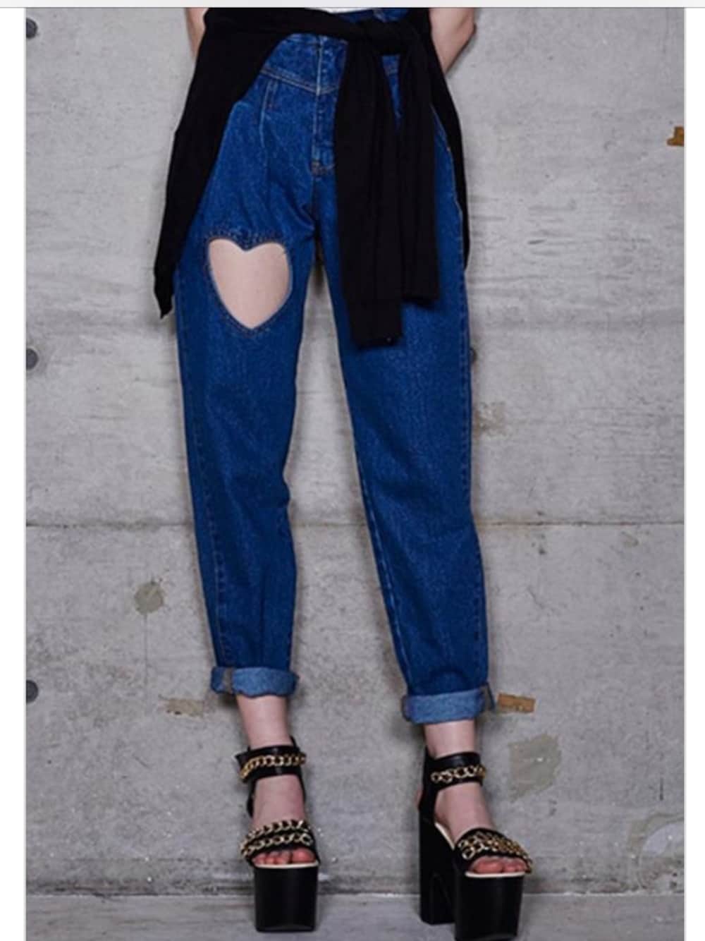 「Singapore、JRUNWAY、denim、heart、pants、blue、シンガポール、WEAR、FIG&VIPER」｜「FIG&VIPERのheart boy friend denim（その他、ブルー系）」を使った、JRunwayさん（レディース・160cm）の冬コーディネートの1枚目の写真