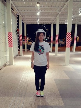 「アイテム（スニーカー、イエロー系）」を使った、JRunwayさん（レディース・160cm）の春コーディネート