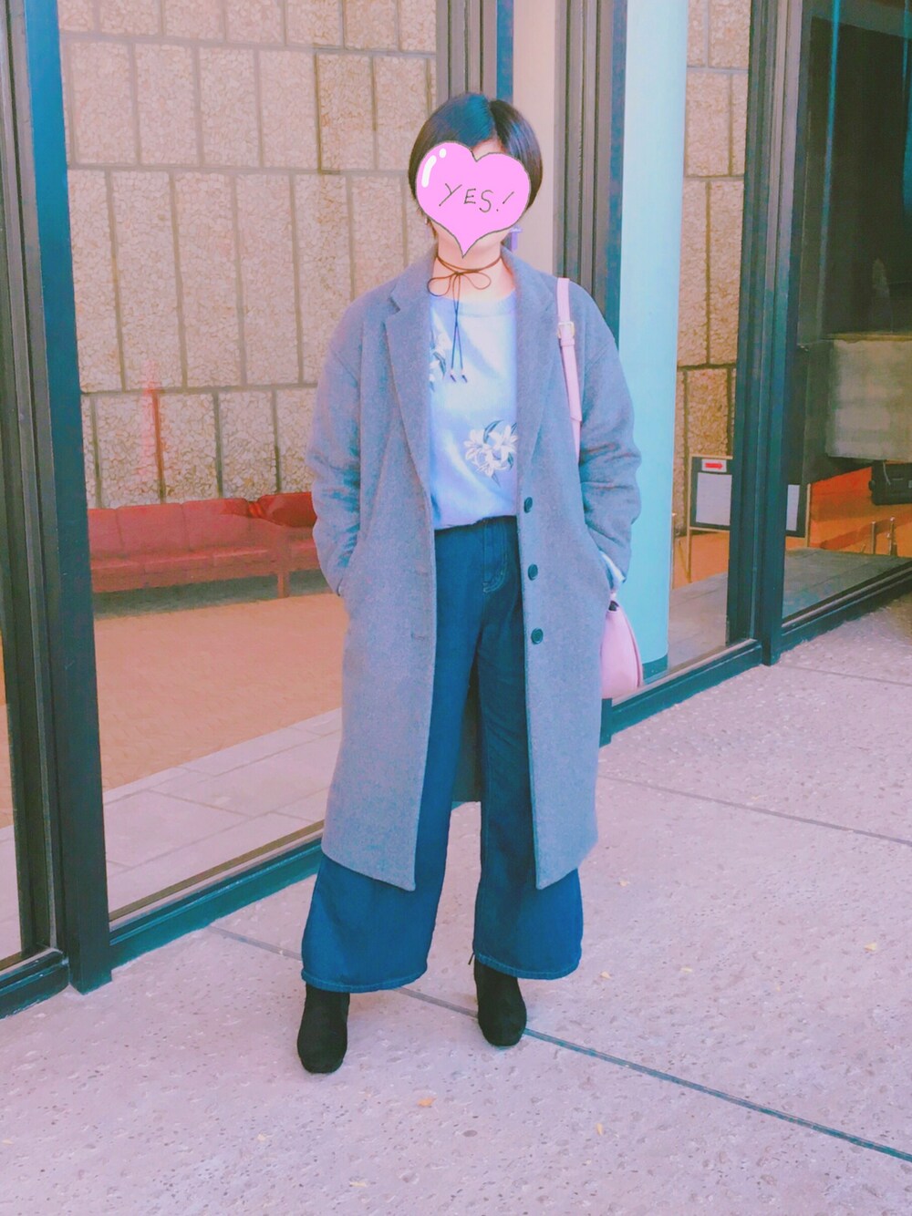「くすみピンク、刺繍、ワイドデニム、チェスターコート、冬、冬コーデ、ゆるコーデ」｜「PAGEBOYの袖ケーブル花刺繍PO（ニット/セーター、ブルー系）」を使った、mayu:)dddさん（レディース・158cm）の冬コーディネートの1枚目の写真