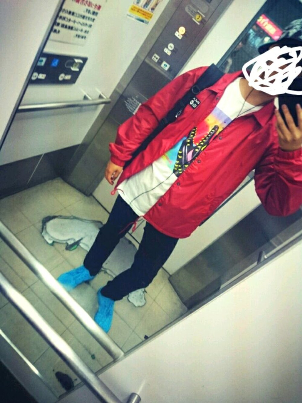 「カジュアル、ootd」｜「RVCAのANP COACHES（ナイロンジャケット、レッド系）」を使った、sivaさん（メンズ・172cm）の秋コーディネートの1枚目の写真