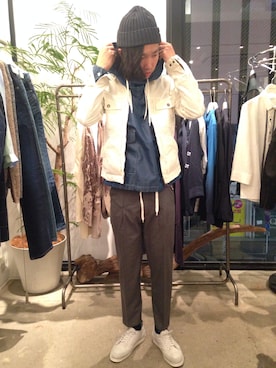 「TALKING ABOUT THE ABSTRACTION（トーキング　アバウト　ジ　アブストラクション）のアイテム（スラックス）」を使った、糸魚川 領太さん（メンズ・178cm）の春コーディネート
