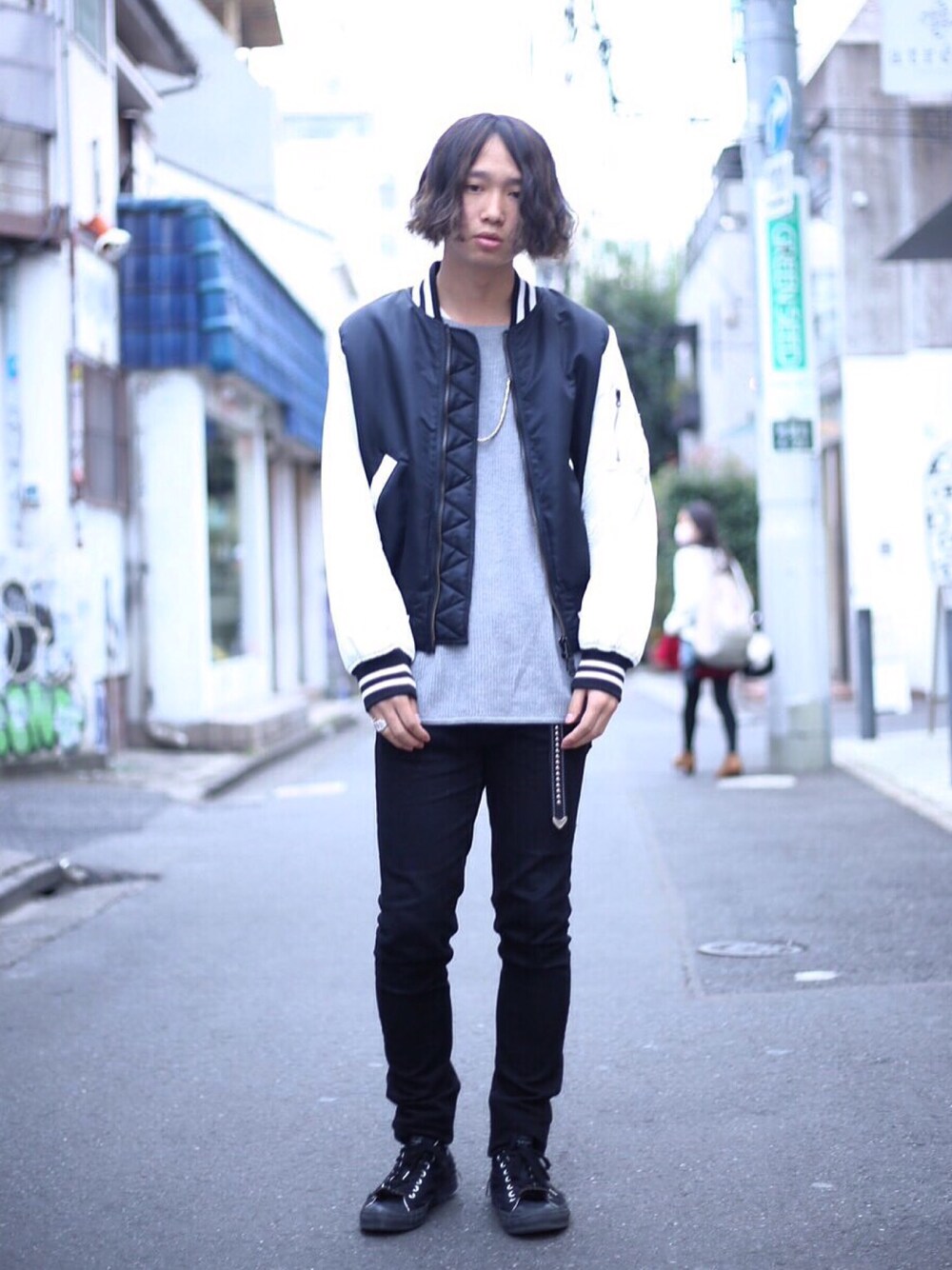 「STUDIOUS、STUDIOUS SELECT(STUDIOUS SELECT)、studious outlet、MA-1、ニット、スキニーデニム、冬コーデ、ストリート」｜「GANRYUの2015-16FW メルトンスタジアムMA-1（ブルゾン、ブラック系）」を使った、糸魚川 領太さん（メンズ・178cm）の秋コーディネートの1枚目の写真