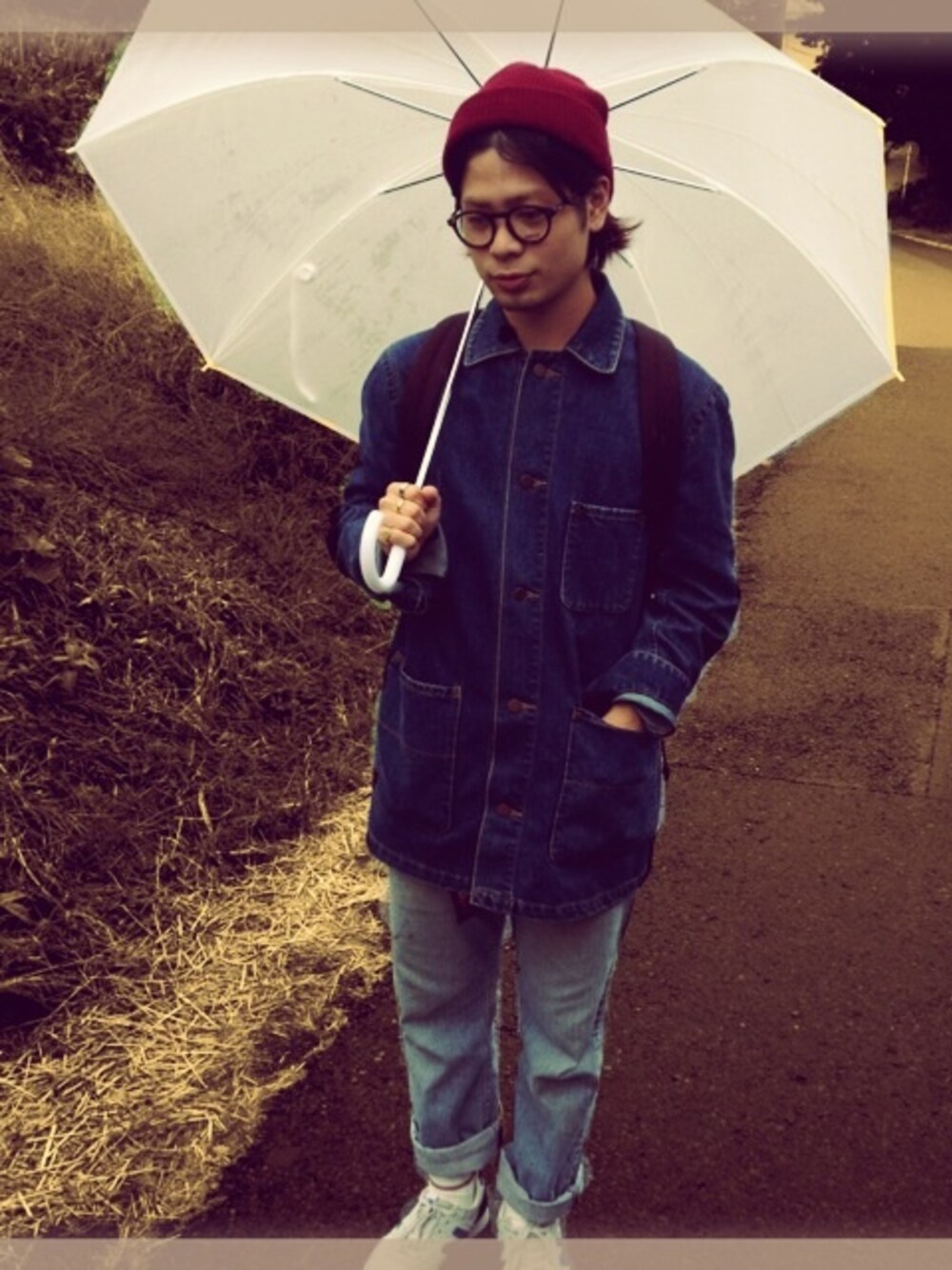 「BEAMS、Moscot、Levi's、New Balance、古着MIX、雨の日、台風」｜「BEAMSのアイテム（ニットキャップ/ビーニー、レッド系）」を使った、ヨギちゃんさん（メンズ・164cm）の秋コーディネートの1枚目の写真