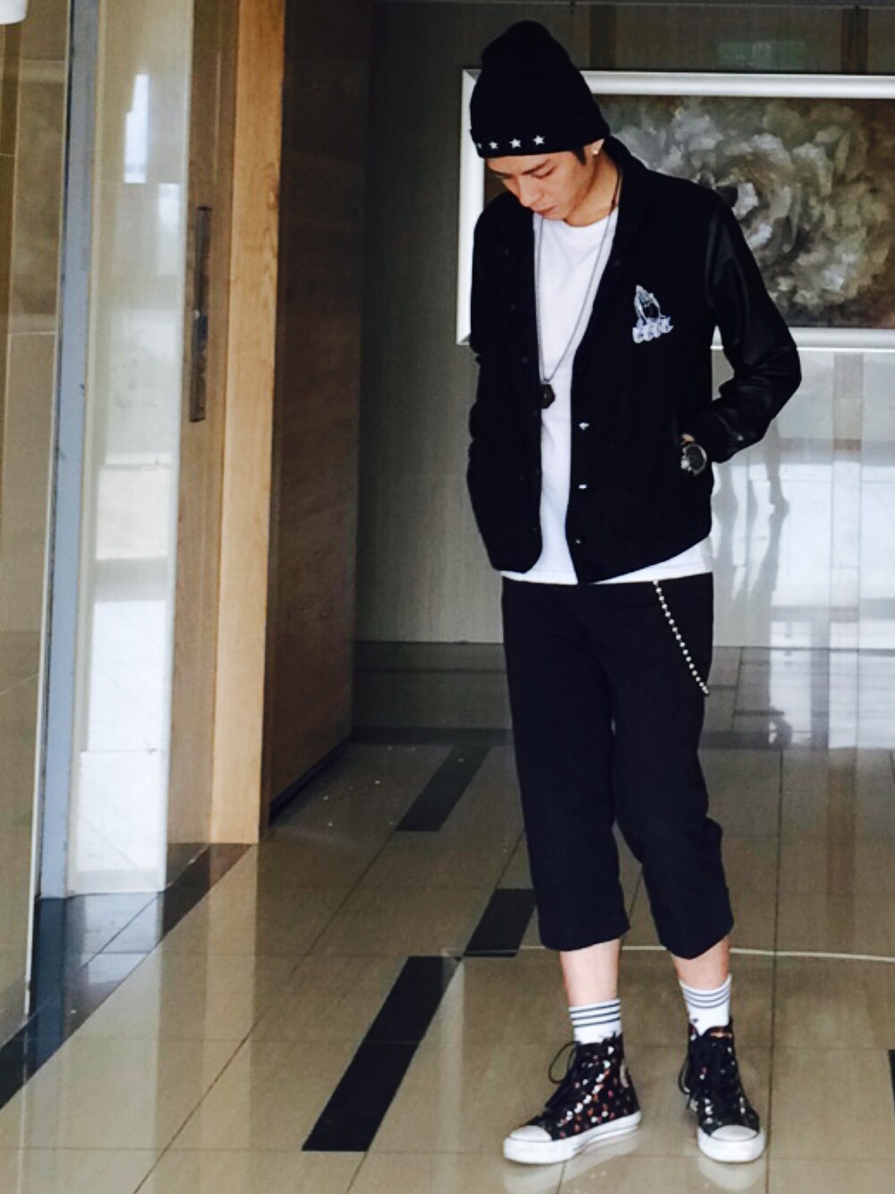 「VANS、UNIQLO、converse、adidas originals、black、white、black and white」｜「CONVERSEのConverse X super mario bros（その他シューズ、その他）」を使った、lemonさん（メンズ・177cm）の夏コーディネートの1枚目の写真