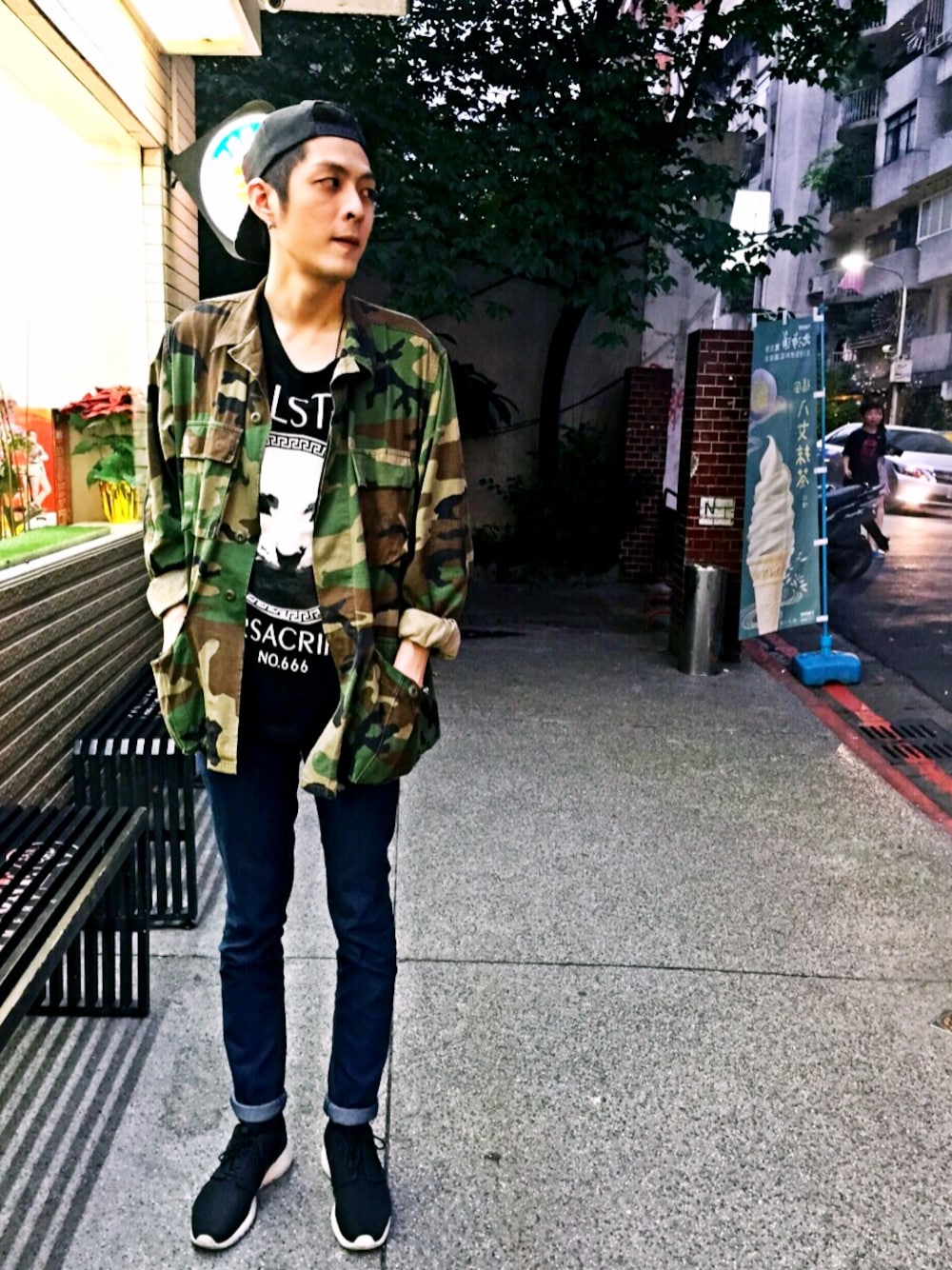 「TAIPEI、hot、oversize、streetfashion、street、WEARBOOKエントリー」｜「DOPEのアイテム（キャップ、ブラック系）」を使った、lemonさん（メンズ・177cm）の春コーディネートの1枚目の写真