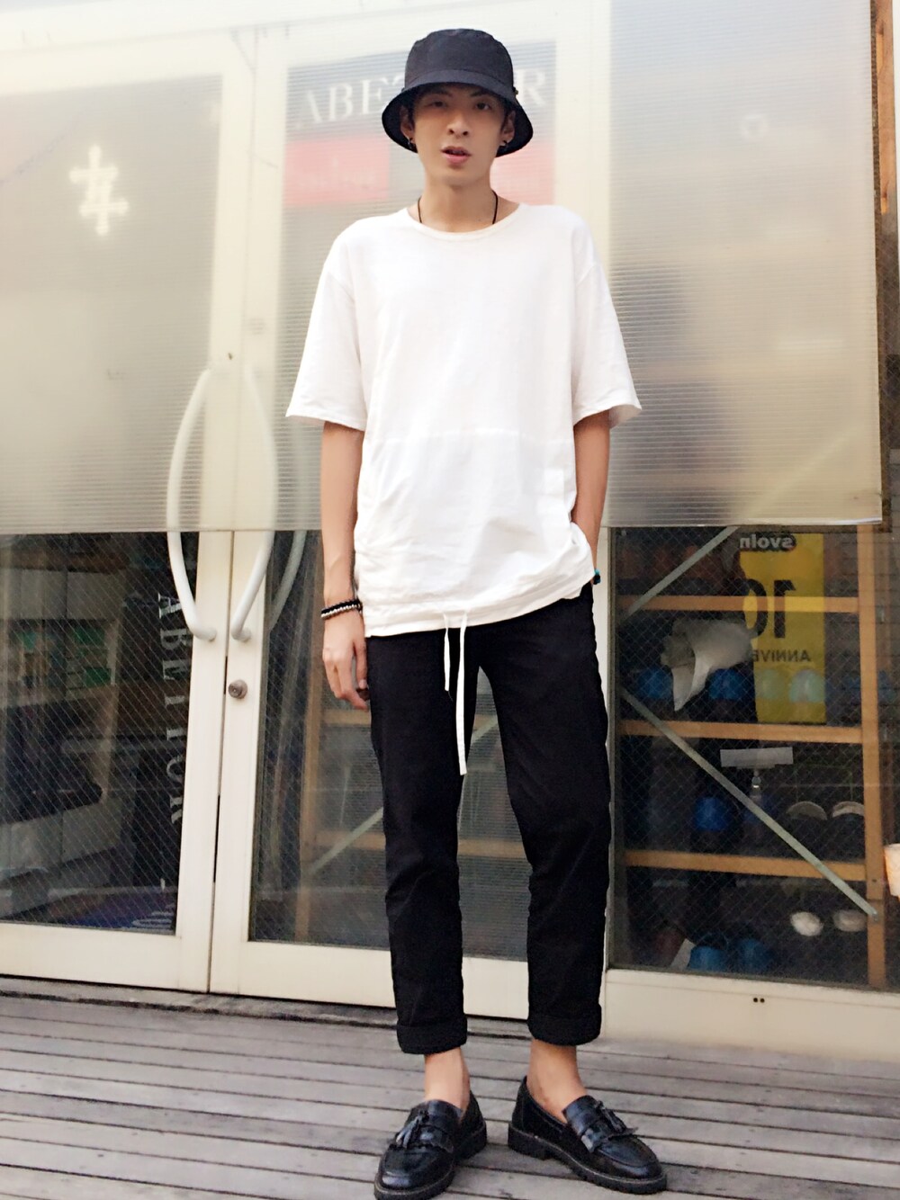 「Japan、TOKYO、black and white、black、WEARBOOKエントリー、summer」｜「HAREのアイテム（Tシャツ/カットソー、ホワイト系）」を使った、lemonさん（メンズ・177cm）の夏コーディネートの1枚目の写真