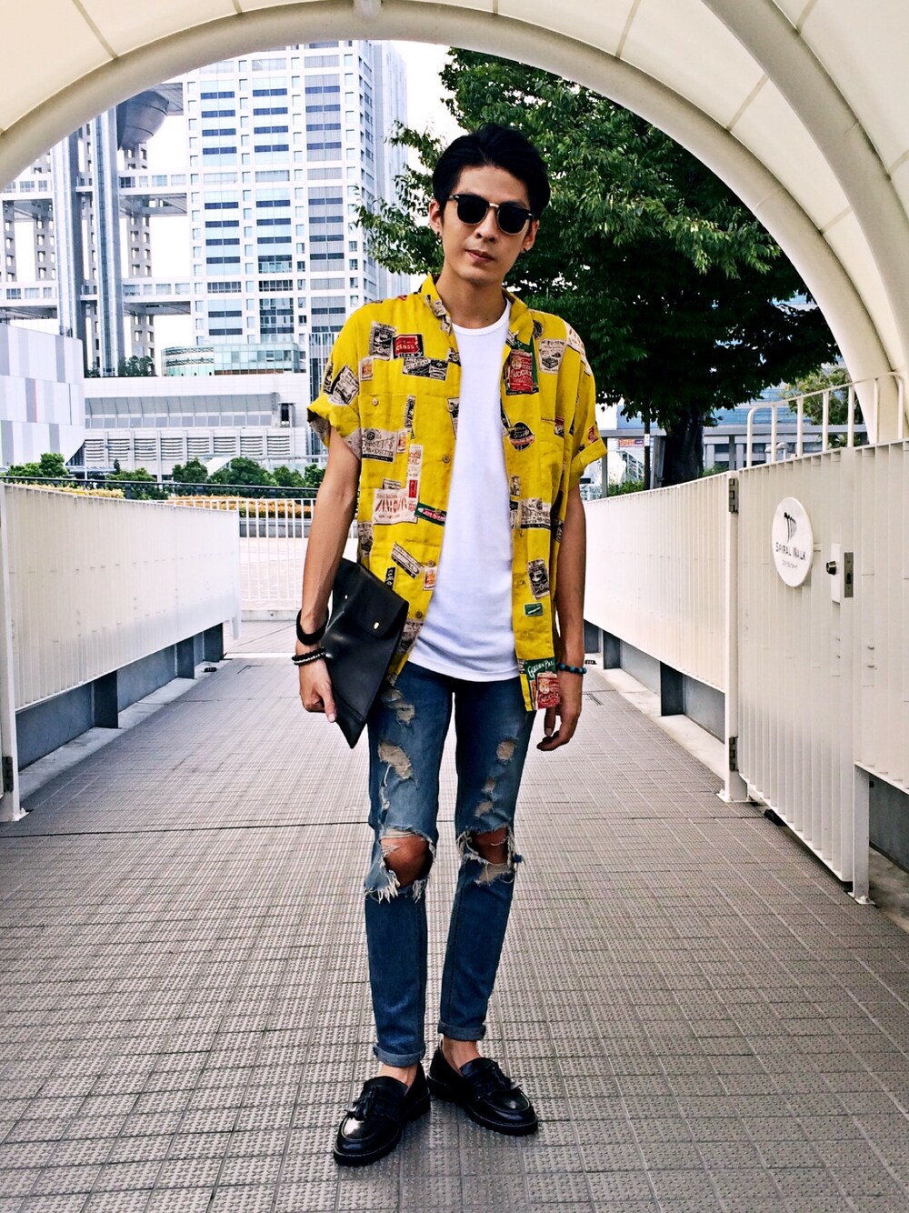 「TOKYO、Japan、vintage、WEARBOOKエントリー、summer、skinny」｜「UNIQLOのアイテム（Tシャツ/カットソー、ホワイト系）」を使った、lemonさん（メンズ・177cm）の夏コーディネートの1枚目の写真