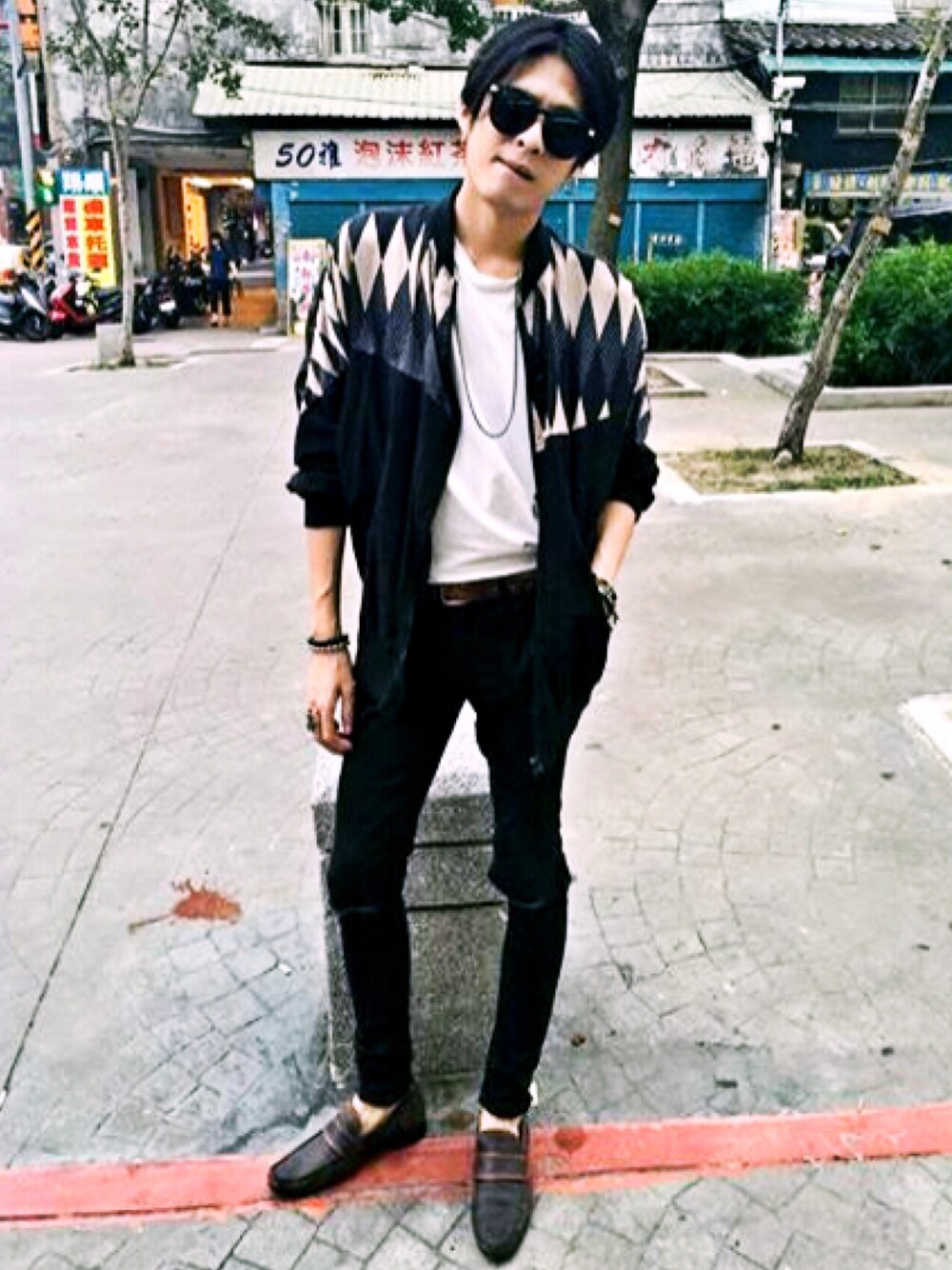 「black、WEARBOOKエントリー、80s、street、autumn、Taiwan」｜「ZARAのアイテム（ジャケット/アウター、ブラック系）」を使った、lemonさん（メンズ・177cm）の秋コーディネートの1枚目の写真