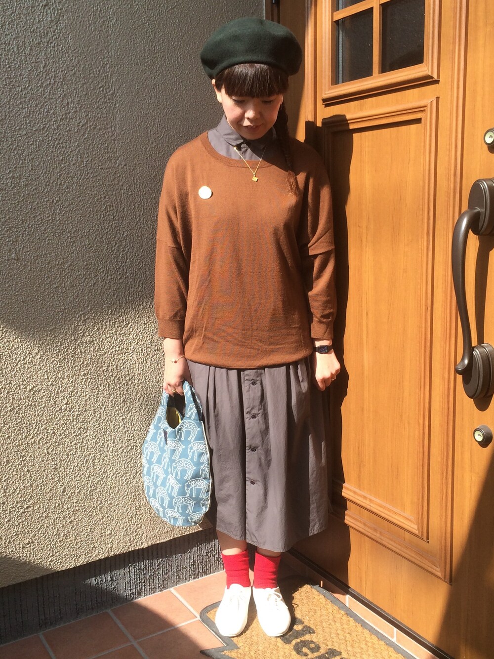 「ワンピース、ニット、ベレー帽、秋色コーデ、ニット解禁」｜「PYJAMA KNITWEARのアイテム（ニット/セーター、ブラウン系）」を使った、mocoさん（レディース・160cm）の秋コーディネートの1枚目の写真