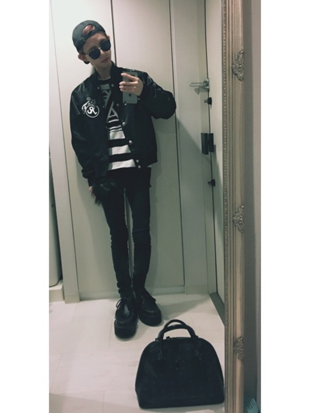 「WEGOのWEGO/アジャスターキャップ（キャップ、ブラック系）」を使った、とまん from XOXさん（メンズ・163cm）の冬コーディネートの1枚目の写真