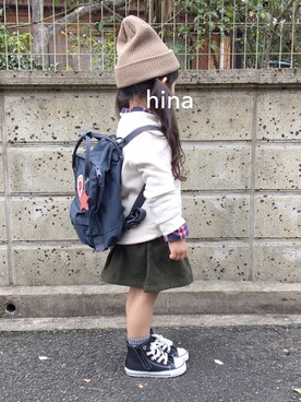 「petit main（プティマイン）のロゴデザイン裏起毛トレーナー（スウェット）」を使った、hina さん（キッズ・100cm）の冬コーディネート