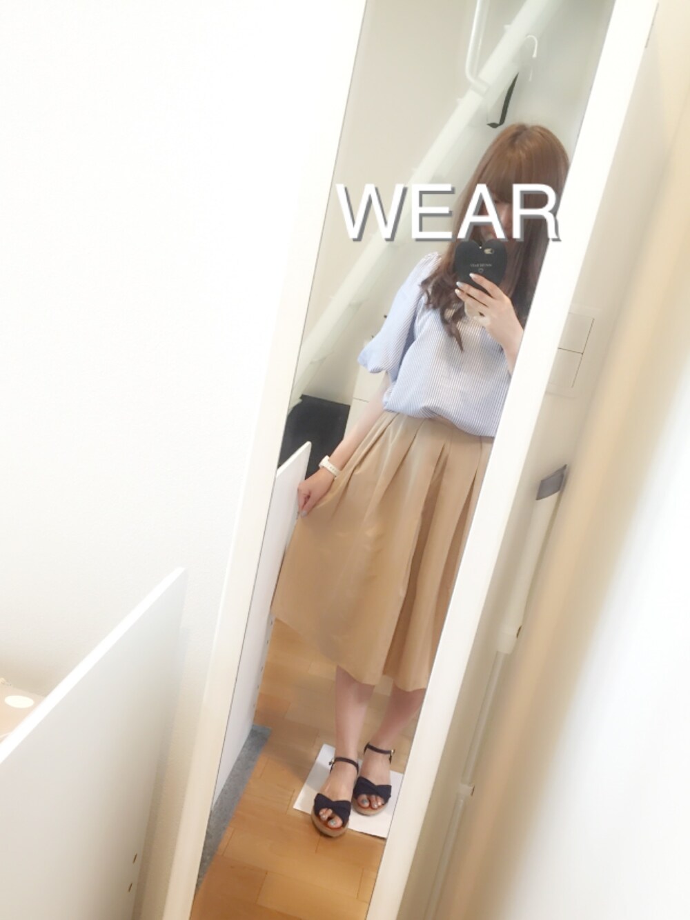 「coca、Te chichi(Te chichi)、lugnoncure、CASIO、チープカシオ、ストライプトップス、ブルー×ベージュ、オトナカジュアル、ブラウス×スカート、ペタンコサンダル」｜「coca（coca）のアイテム（シャツ/ブラウス、ブルー系）」を使った、Sachiさん（レディース・159cm）の夏コーディネートの1枚目の写真
