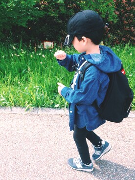 「子供服」｜「アイテム（デニムジャケット）」を使った、comuさん（キッズ・110cm）の春コーディネート