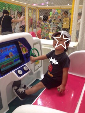「CONVERSE（コンバース）のBABY ALL STAR　ベビー オールスター RZ（スニーカー、ブラック系）」を使った、comuさん（キッズ）の夏コーディネート