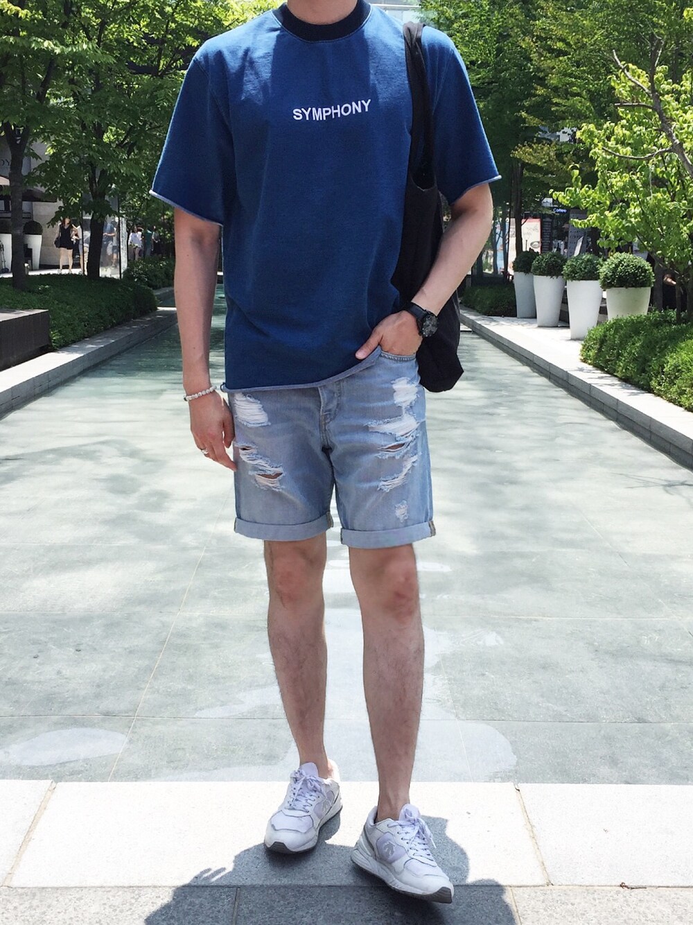 「men、lookbook、H&M、daily look、ootd、korea、fashion、street、STYLE」｜「ANDERSSON BELLのアイテム（スウェット、ブルー系）」を使った、myeonghoo_さん（メンズ・185cm）の夏コーディネートの1枚目の写真
