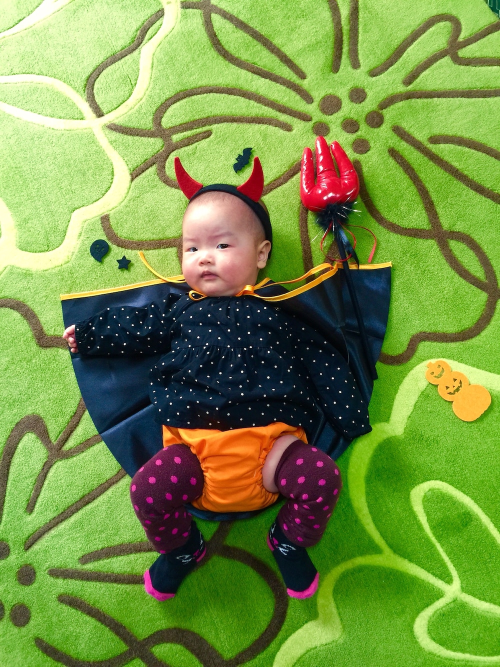 「ハロウィン、ハンドメイド、コスプレ、WEAR HALLOWEEN 2014」｜「OLD NAVYのアイテム（Tシャツ/カットソー、ブラック系）」を使った、ブンブンさん（キッズ・60cm）の秋コーディネートの1枚目の写真