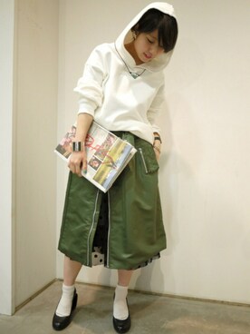「アイテム（クラッチバッグ）」を使った、ホリユキノさん（レディース・155cm）の春コーディネート