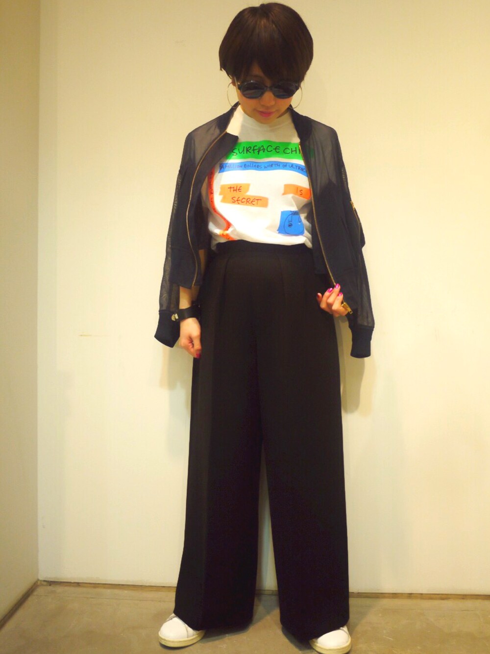 「休日スタイル、オトナカジュアル、シンプル、スニーカー、ブラック、ワイドパンツ、ブルゾン、白Tシャツ、PONTI、TOGA」｜「TARO HORIUCHIのTARO HORIUCHI×MIDWEST 【別注】フルレングスワイドパンツ（その他パンツ、ブラック系）」を使った、ホリユキノさん（レディース・154cm）の春コーディネートの1枚目の写真