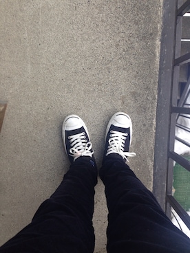 「CONVERSE（コンバース）のアイテム（スニーカー、ブラック系）」を使った、YAMAさん（メンズ）の春コーディネート