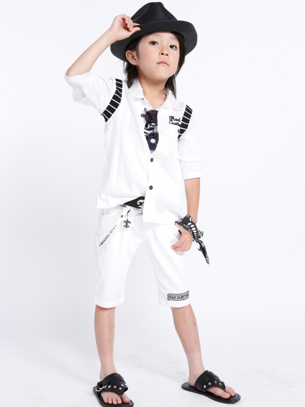 「RADCUSTOM #ラッドカスタム」｜「RADCUSTOMのアイテム（シャツ/ブラウス、ホワイト系）」を使った、暁-AKI-さん（キッズ・110cm）の夏コーディネートの1枚目の写真