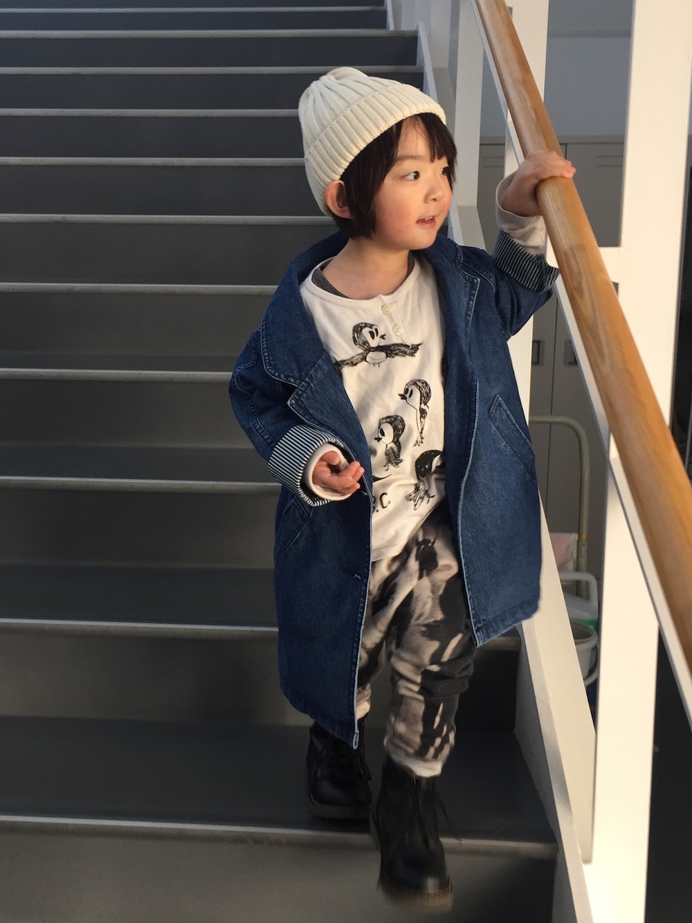 「kids、キッズコーデ、bobochoses、popupshop、マーチン、チェスターコート、韓国子供服、しまむら、男の子、子供服」｜「popupshopのアイテム（その他パンツ、グレー系）」を使った、nayuさん（キッズ・100cm）の春コーディネートの1枚目の写真