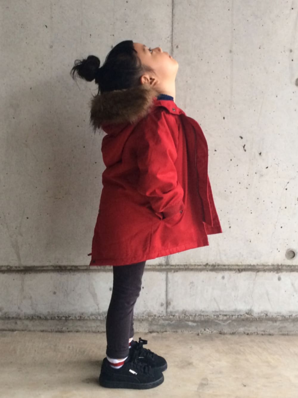 「MARKEY'Sの【SALE】モッズコート  (80～120cm）（その他アウター、レッド系）」を使った、memeさん（キッズ・100cm）の秋コーディネートの1枚目の写真