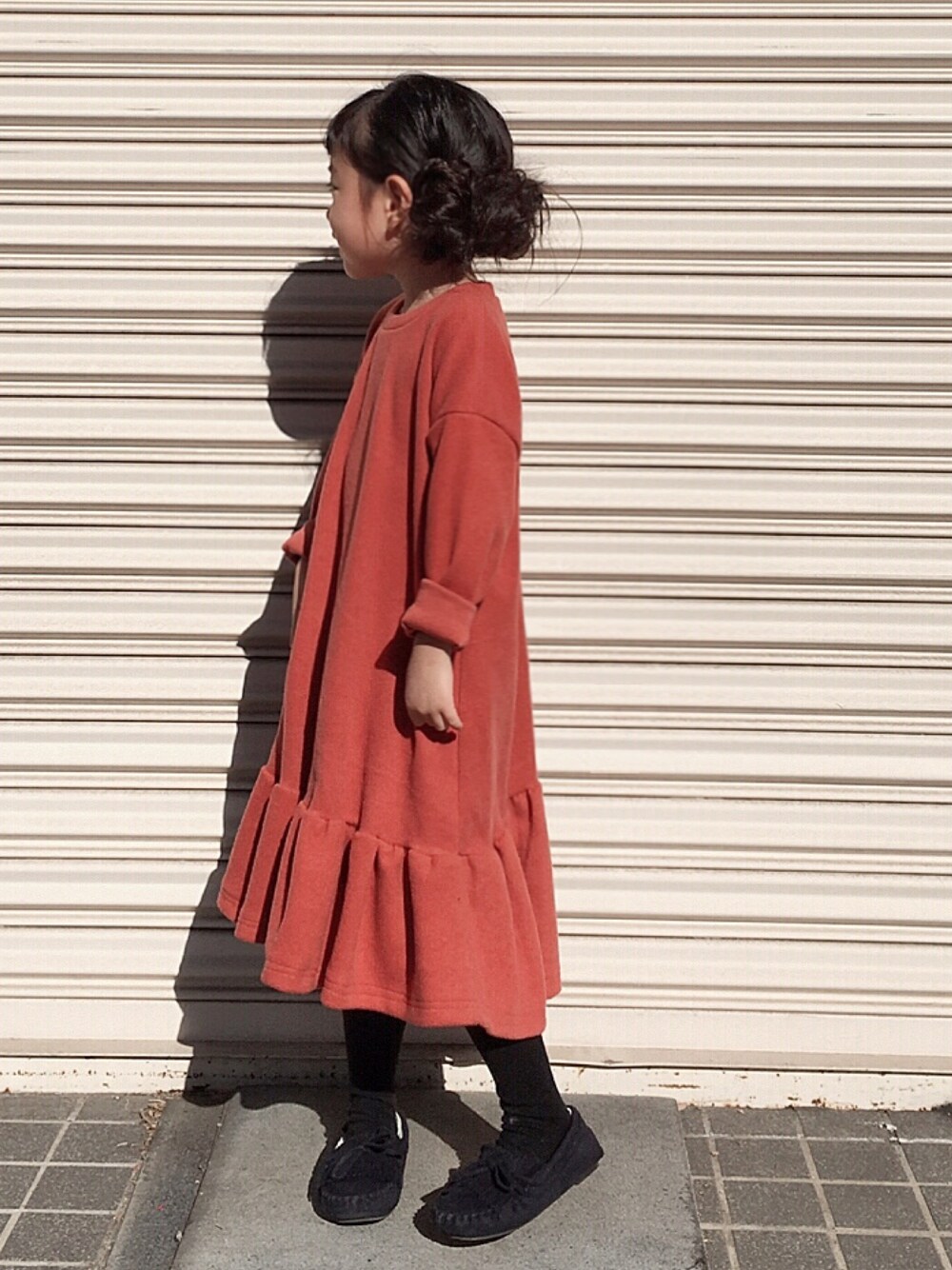「キッズ、シンプル、韓国子供服、ロングワンピース、フリース、キッズコーデ、秋コーデ、モカシン、GU」｜「himawariのアイテム（ワンピース、レッド系）」を使った、memeさん（キッズ・110cm）の秋コーディネートの1枚目の写真