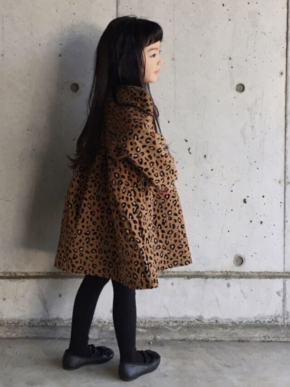 「エアバギー、ベビーカー、おんなのこ、ワンピース、韓国子供服、韓国服、ひょう柄、タイツ」｜「kidsrecipeのアイテム（ワンピース、ブラウン系）」を使った、memeさん（キッズ・110cm）の冬コーディネートの1枚目の写真