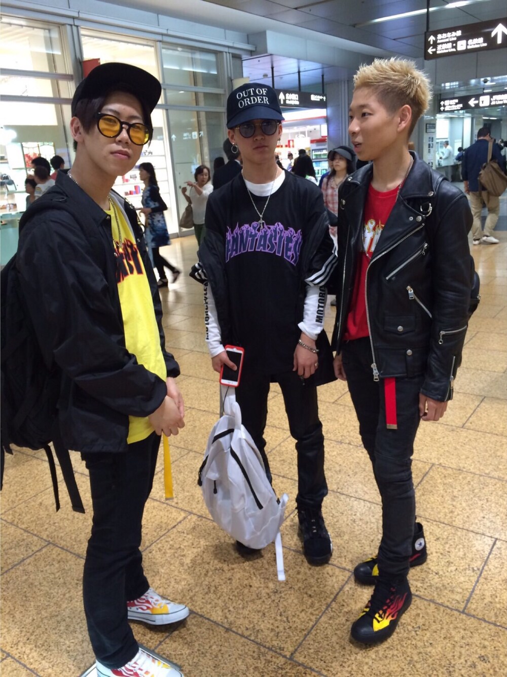 ブラック系のライダースジャケット、ブラック系のカバーオール、ブラック系のジャケット/アウターを着用したメンズの夏コーディネートの1枚目の写真