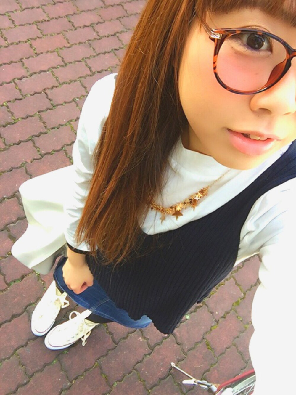 「URBAN RESEARCH、Q♥︎、コンバース、ビスチェ、シンプル、カジュアル」｜「雑貨屋さん🎀のアイテム（メガネ、その他）」を使った、ゆん⍤⑅さん（レディース・150cm）の春コーディネートの1枚目の写真