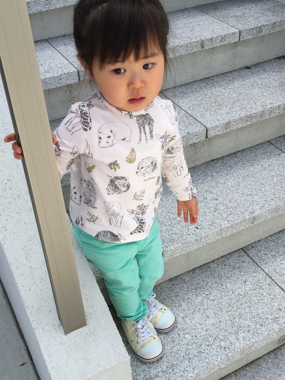 「キッズコーデ、娘コーデ、2歳、ザラ、ZARA、ZARA KIDS、オールドネイビー、old navy、コンバース、オールスター」｜「ZARA KIDSのアイテム（Tシャツ/カットソー、ピンク系）」を使った、serimamaさん（キッズ・90cm）の夏コーディネートの1枚目の写真