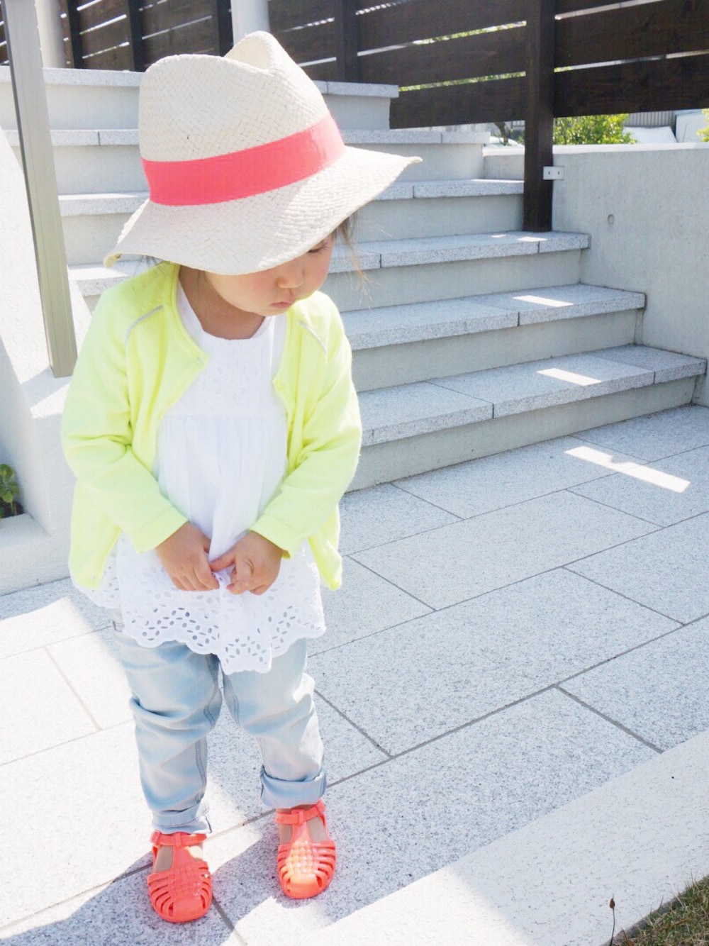 「キッズコーデ、娘コーデ、2歳、レース、ハット、next、GAP、GAPbaby、babygap」｜「nextのアイテム（カーディガン/ボレロ、イエロー系）」を使った、serimamaさん（キッズ・90cm）の夏コーディネートの1枚目の写真