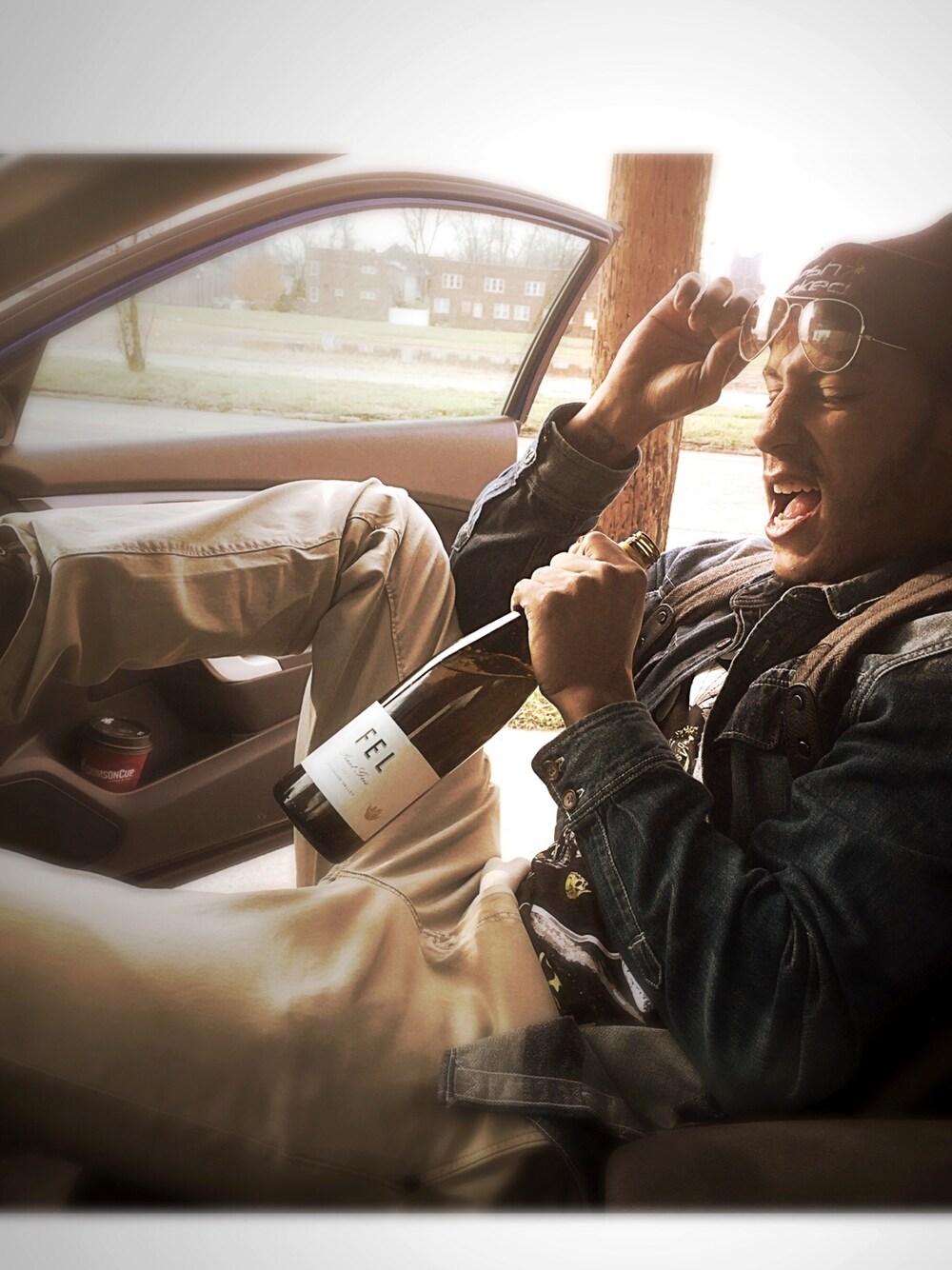 「krazyforkhakis_TBrand、khaki」｜「JET LAGのアイテム（デニムジャケット、ブルー系）」を使った、JamesLukeさん（メンズ・185cm）の夏コーディネートの1枚目の写真